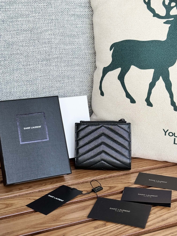 イヴサンローラン財布背面デザイン